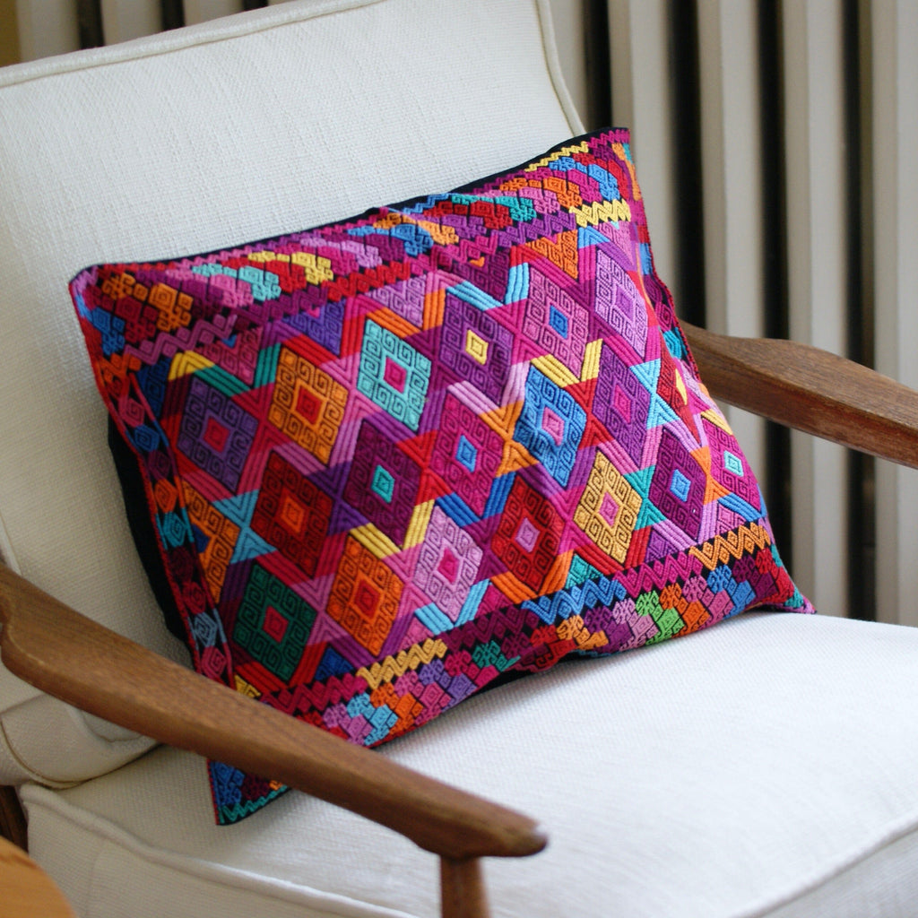 https://zinniafolkarts.com/cdn/shop/files/chiapas-handwoven-lumbar-pillow-black-textiles-zinnia-folk-arts-914217_1024x1024.jpg?v=1700168193