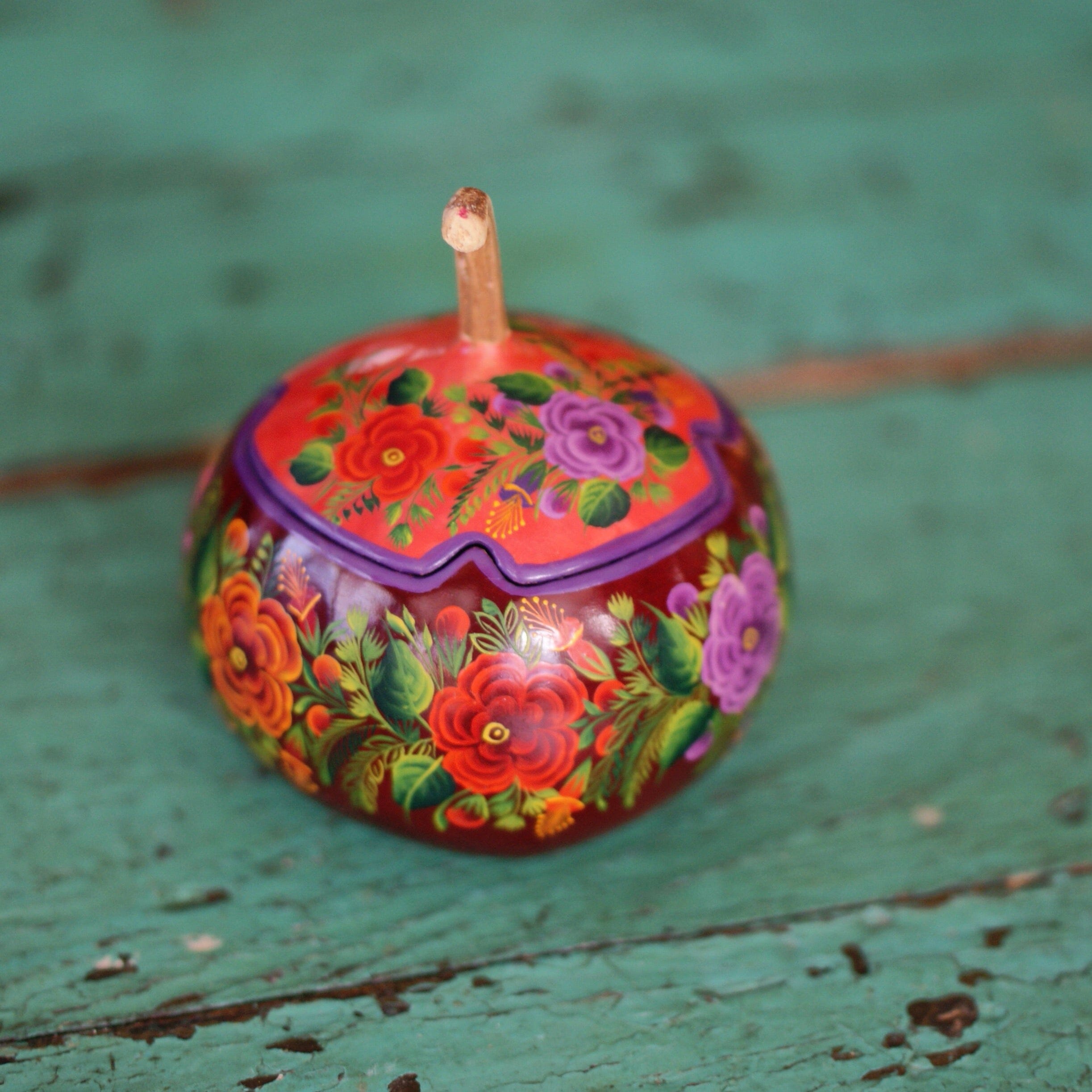 Finely Painted Two Tone Olínala Gourds Home Decor Zinnia Folk Arts #5 Medium/Small-maroon and orange with purple edge  