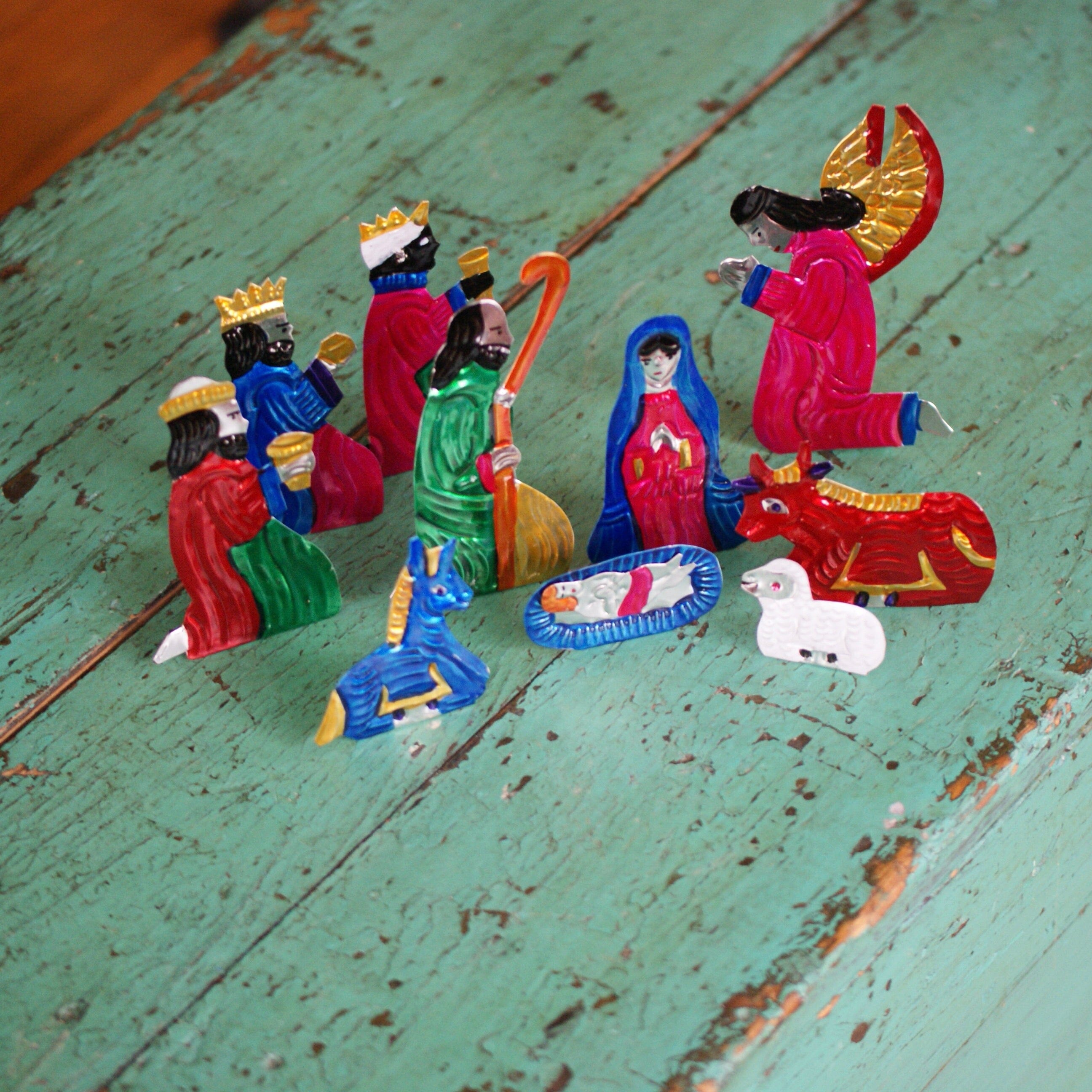 Large Fold-Up Tin Nativity Creche, 10 pieces Christmas Zinnia Folk Arts   