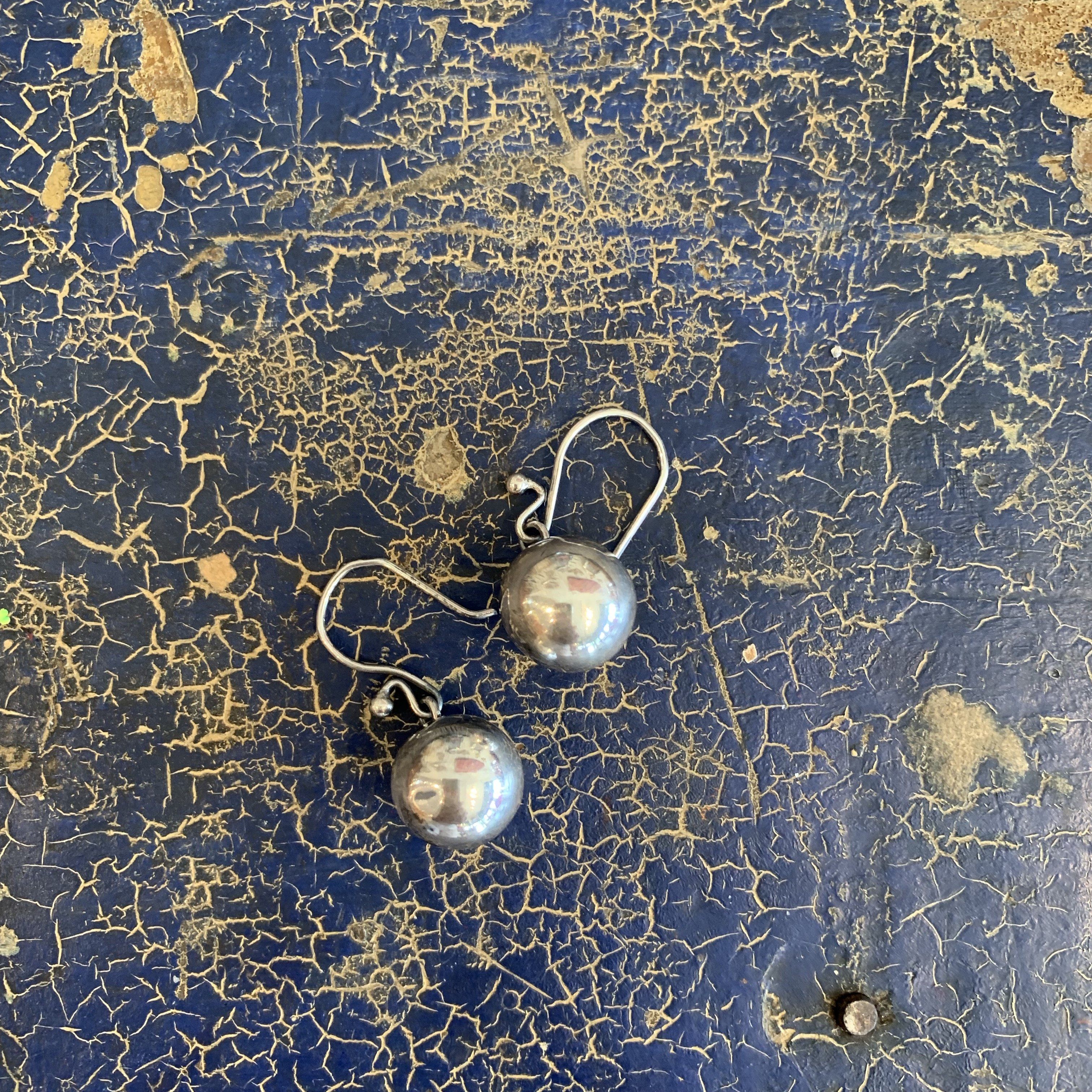 Med Size Sterling Hollow Ball Earrings Jewelry Zinnia Folk Arts Hammered Moving  