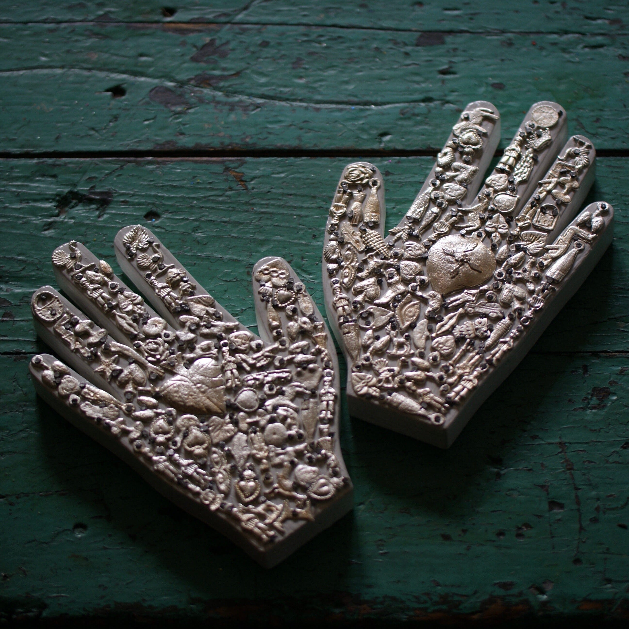 Milagro Covered Hand, Large religious Zinnia Folk Arts White  