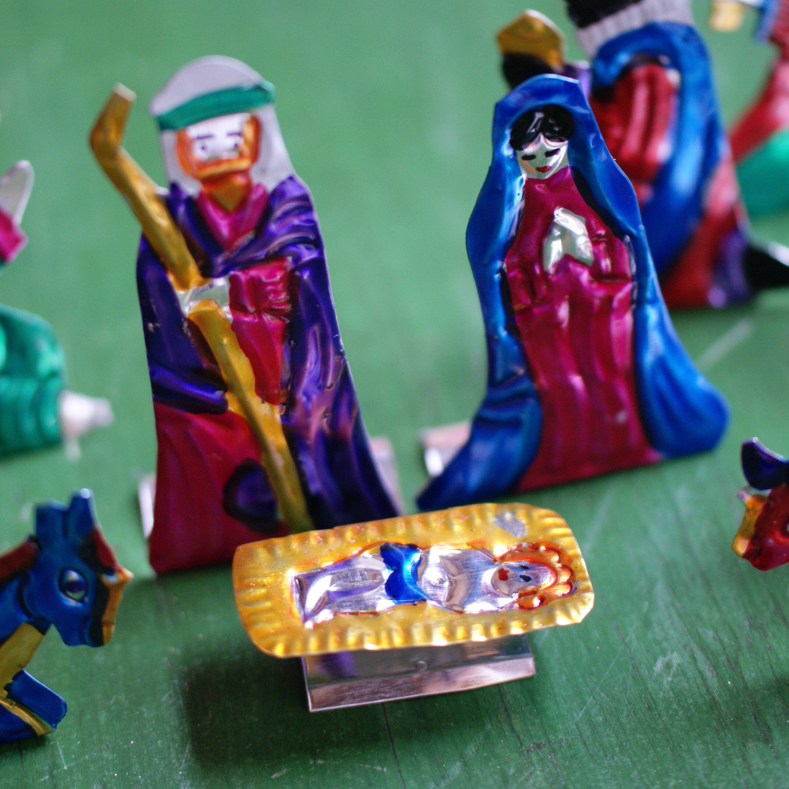 Small Fold-Up Tin Nativity Creche, 10 pieces Christmas Zinnia Folk Arts   