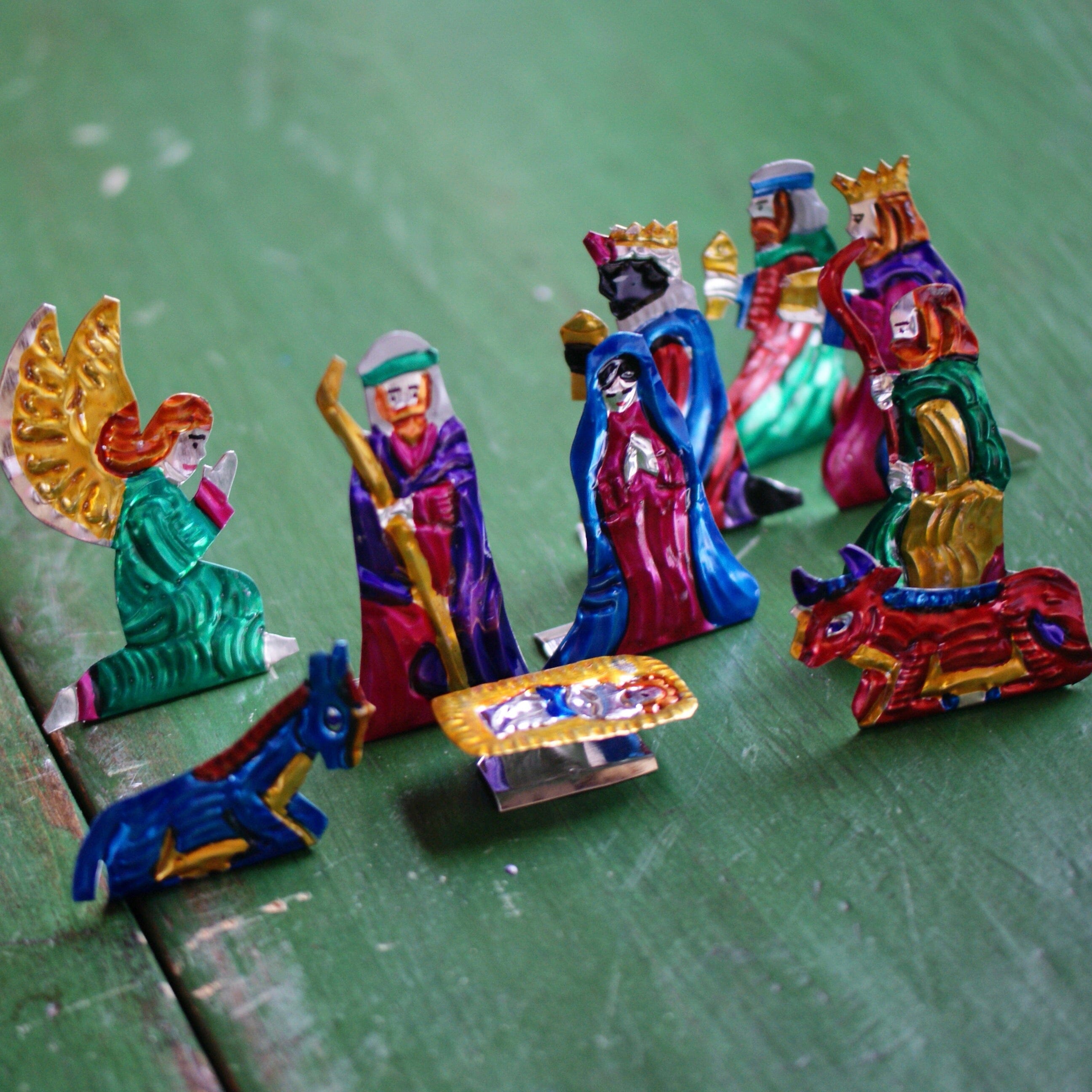 Small Fold-Up Tin Nativity Creche, 10 pieces Christmas Zinnia Folk Arts   