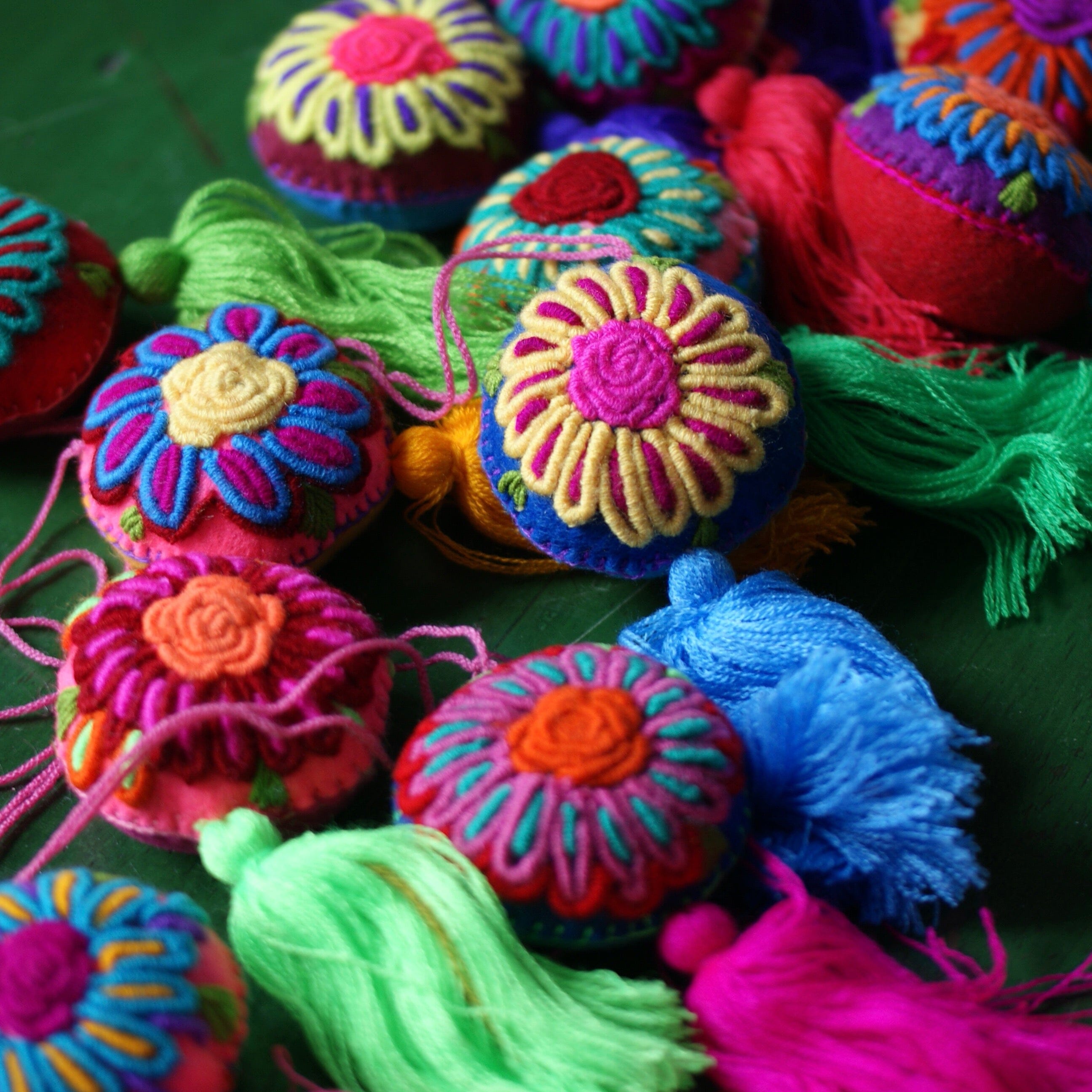 Soft Flannel Round Ornaments, Medium Home Decor Zinnia Folk Arts   