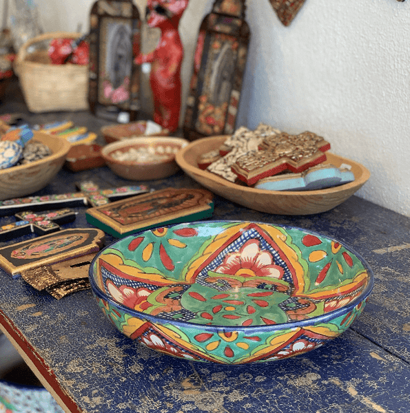 Shallow clearance serving bowl