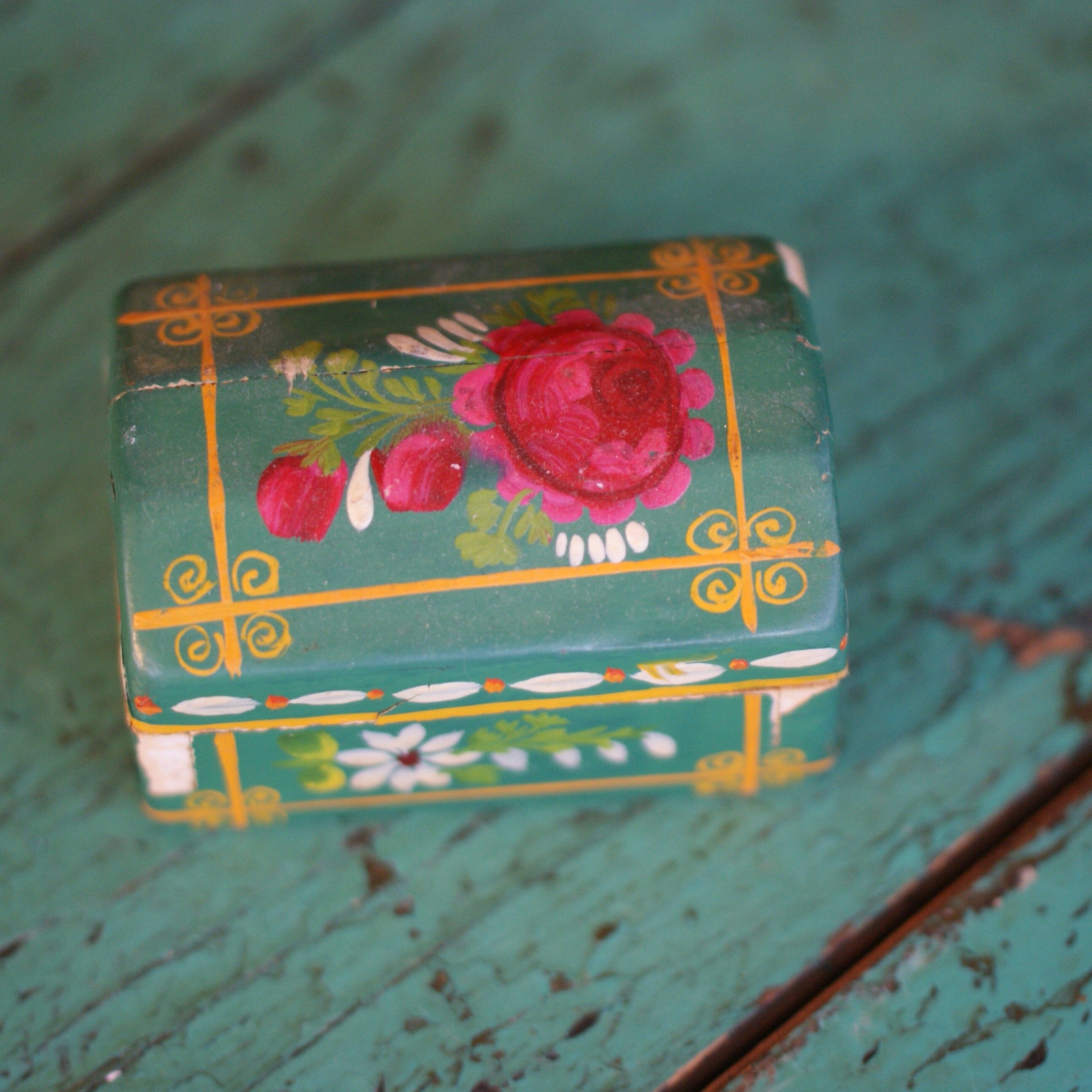Vintage Lacquer Boxes  Zinnia Folk Arts Tiny Green  